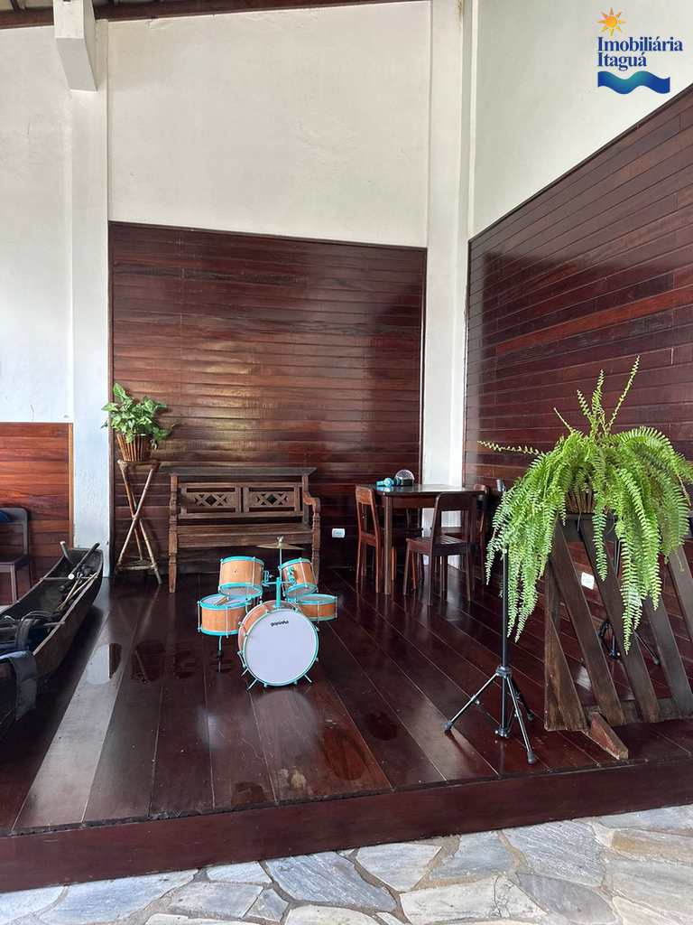 Casa em Ubatuba, no bairro Horto Florestal