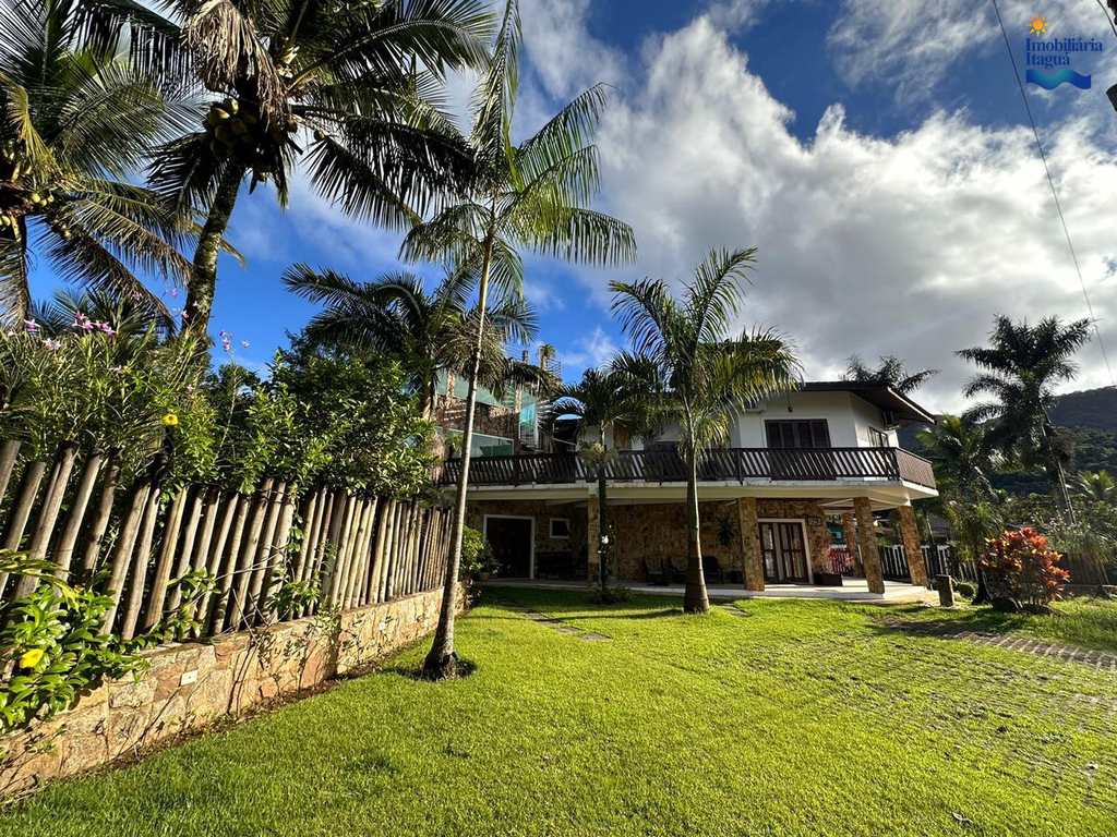 Casa em Ubatuba, no bairro Horto Florestal