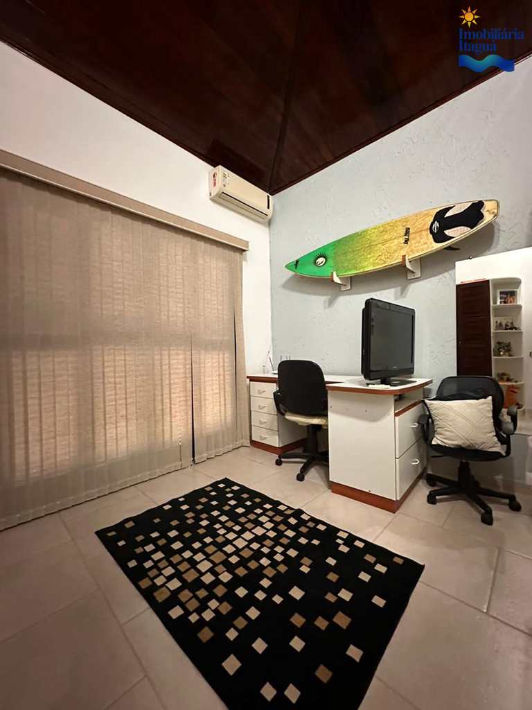 Casa em Ubatuba, no bairro Horto Florestal