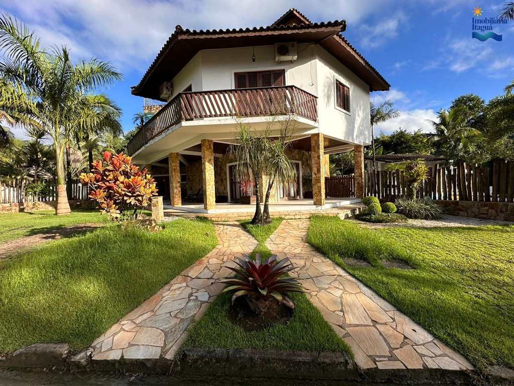 Casa em Ubatuba, no bairro Horto Florestal