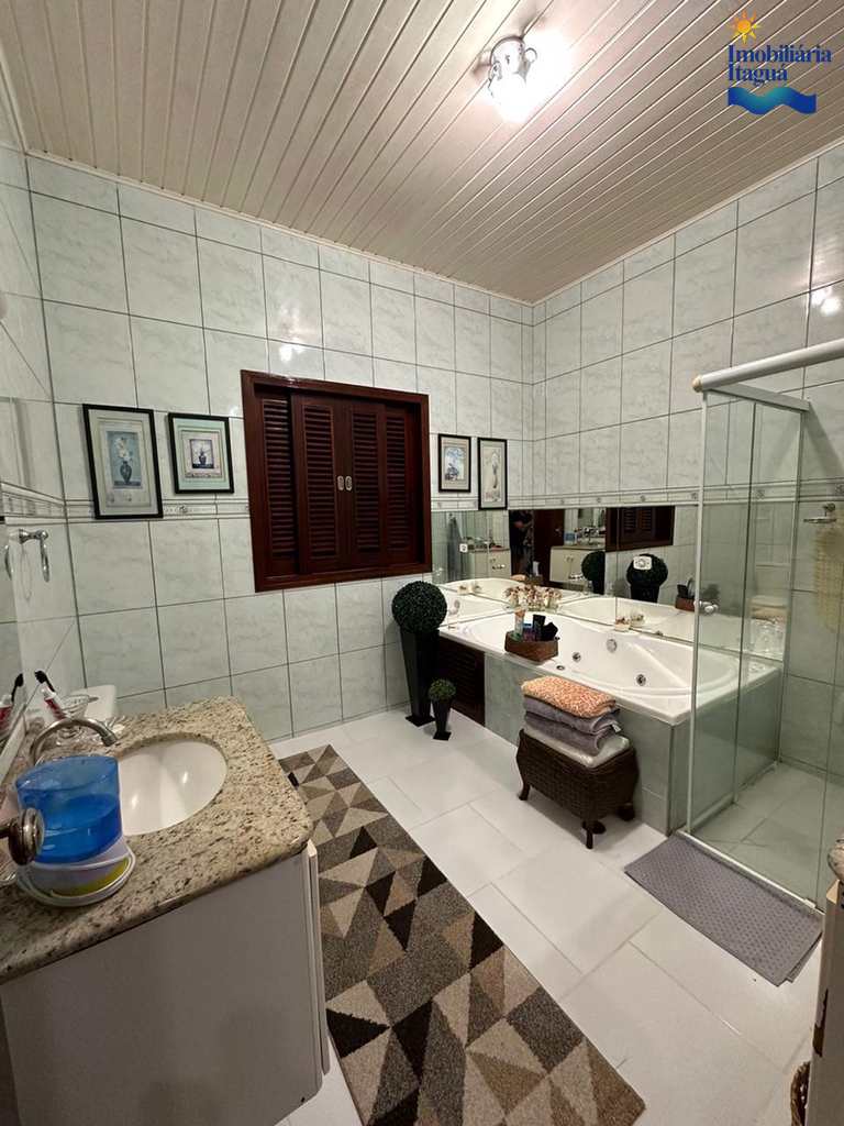 Casa em Ubatuba, no bairro Horto Florestal
