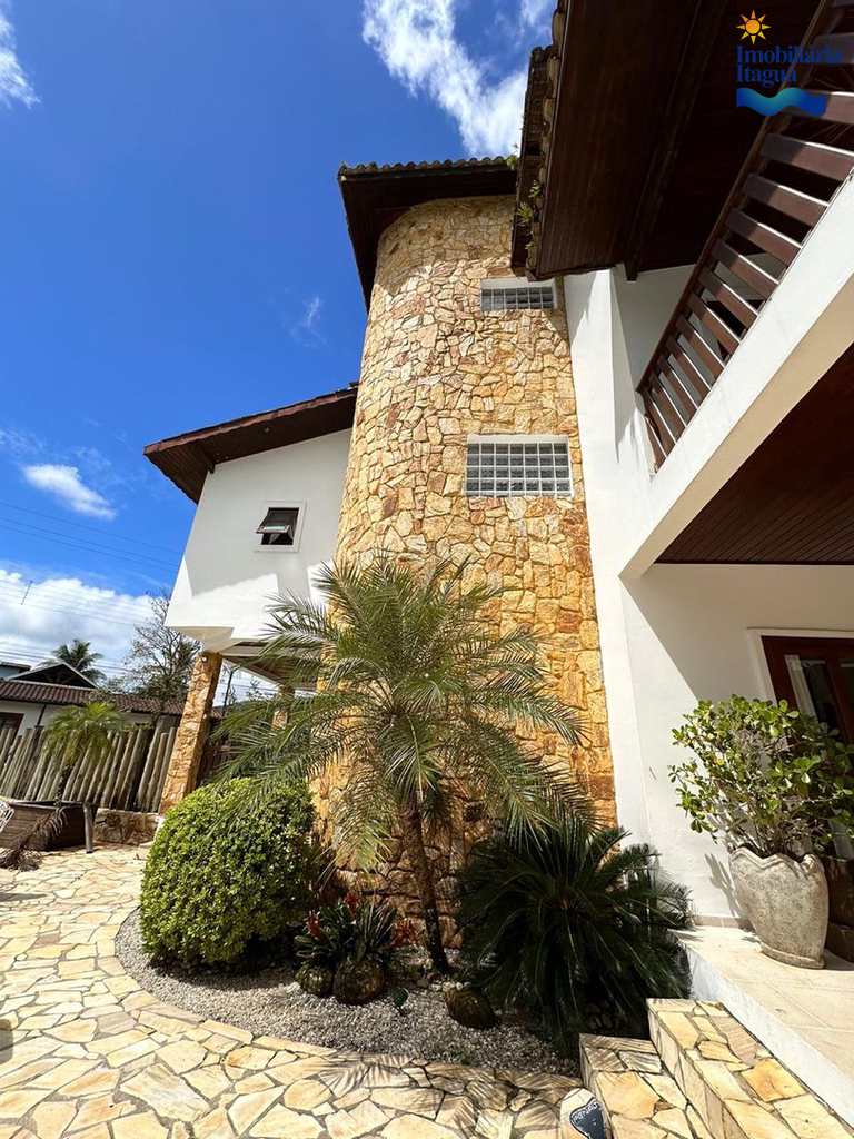 Casa em Ubatuba, no bairro Horto Florestal