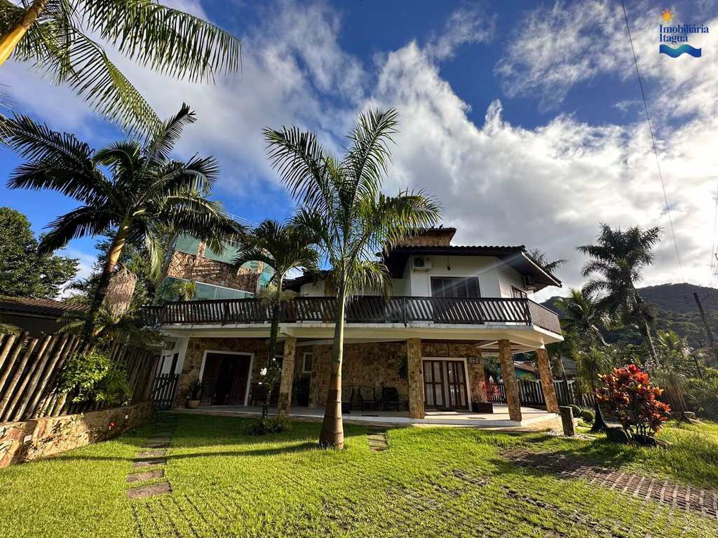 Casa em Ubatuba, no bairro Horto Florestal