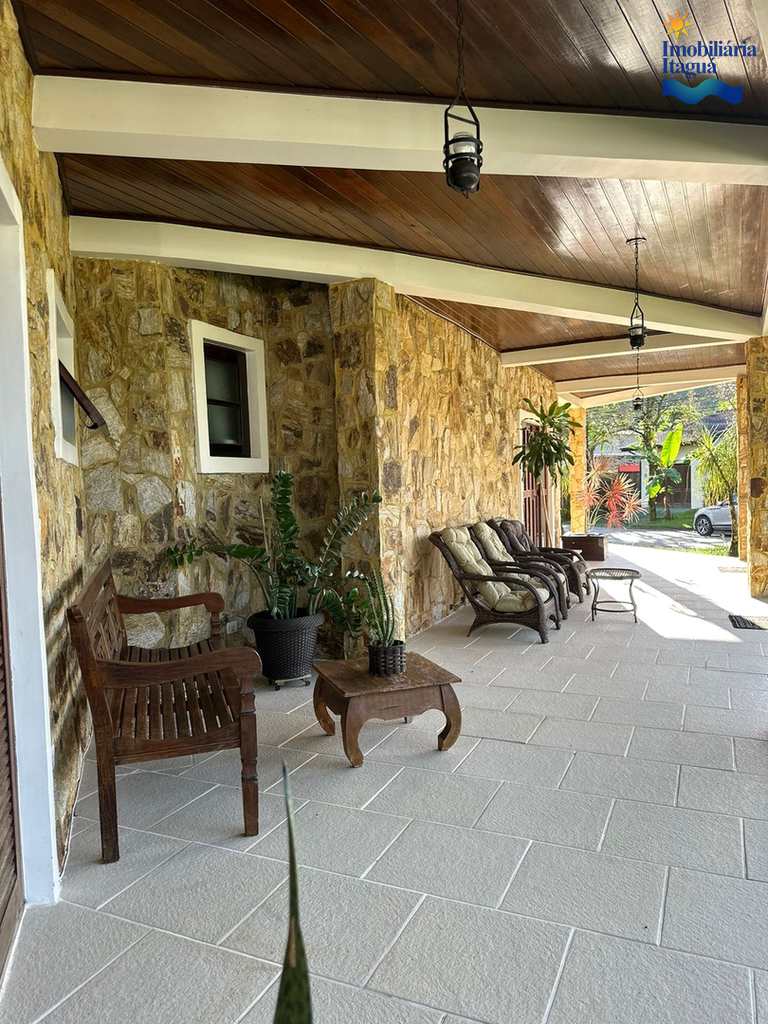 Casa em Ubatuba, no bairro Horto Florestal