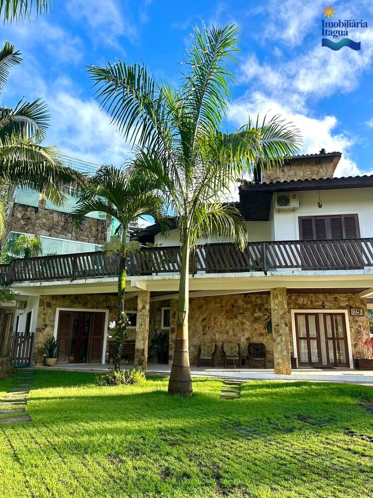 Casa em Ubatuba, no bairro Horto Florestal