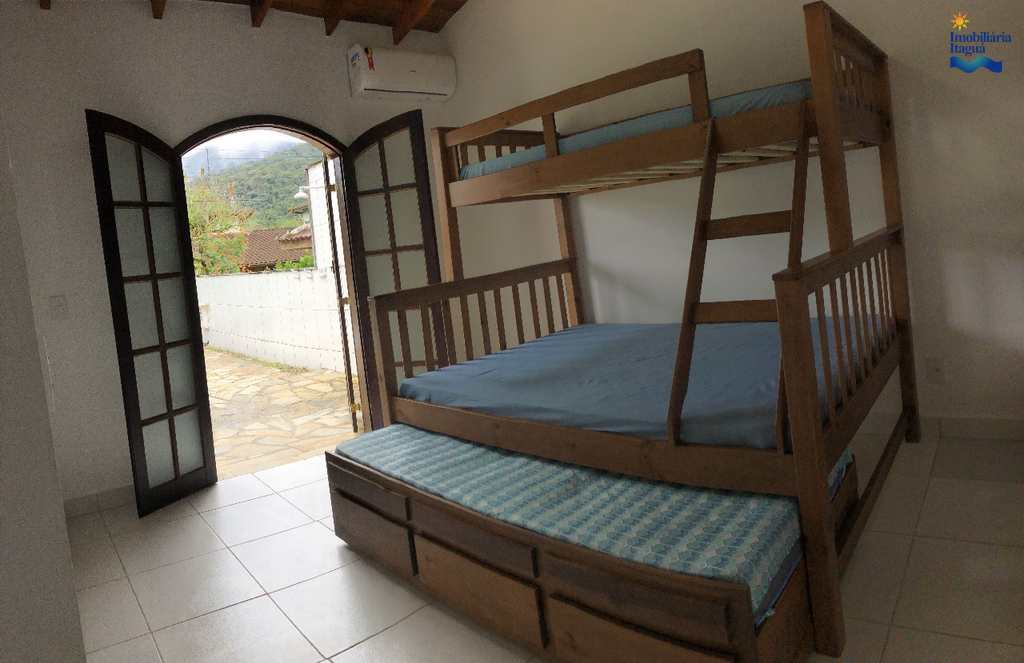 Casa em Ubatuba, no bairro Horto Florestal