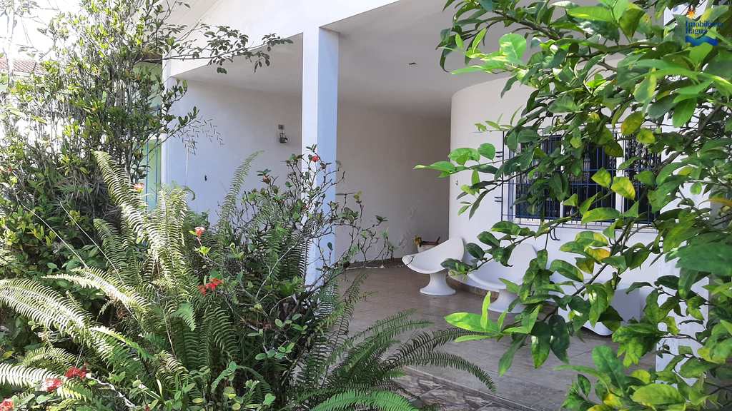 Casa em Ubatuba, no bairro Itagua