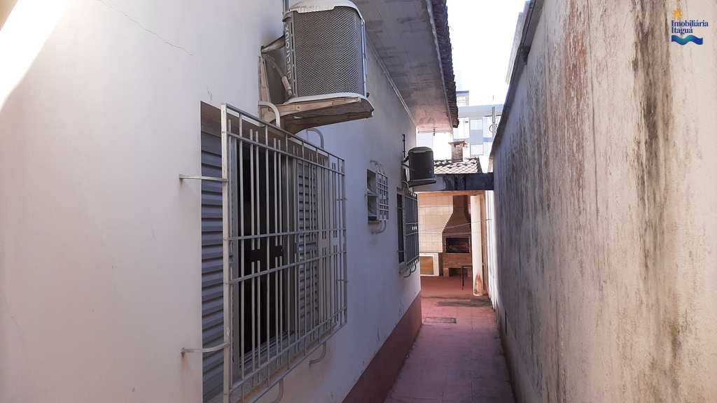 Casa em Ubatuba, no bairro Itagua