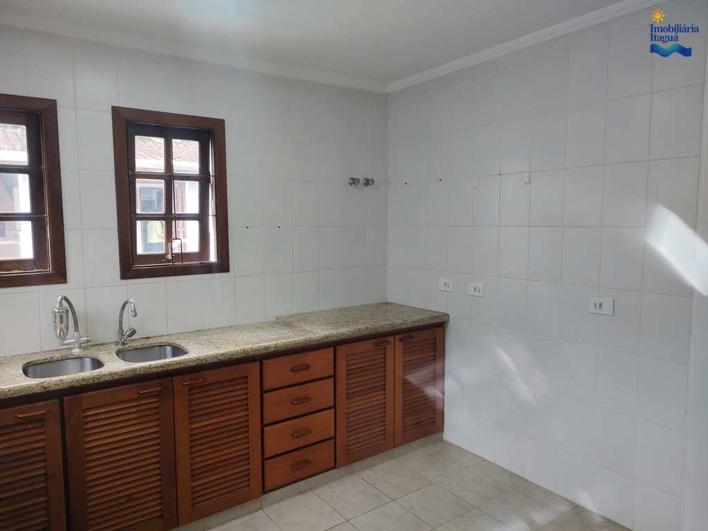 Casa em Ubatuba, no bairro Parque Vivamar