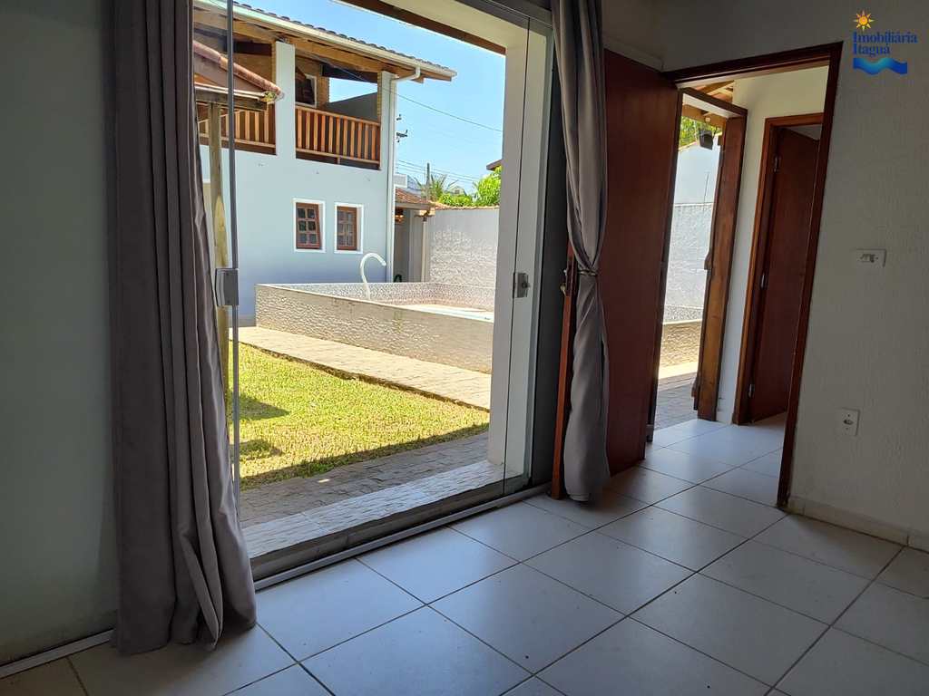 Casa em Ubatuba, no bairro Parque Vivamar