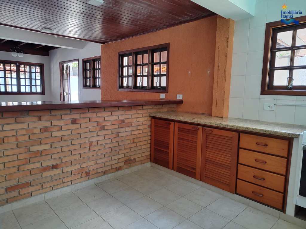 Casa em Ubatuba, no bairro Parque Vivamar