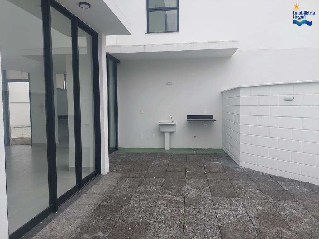 Casa em Ubatuba, no bairro Itagua