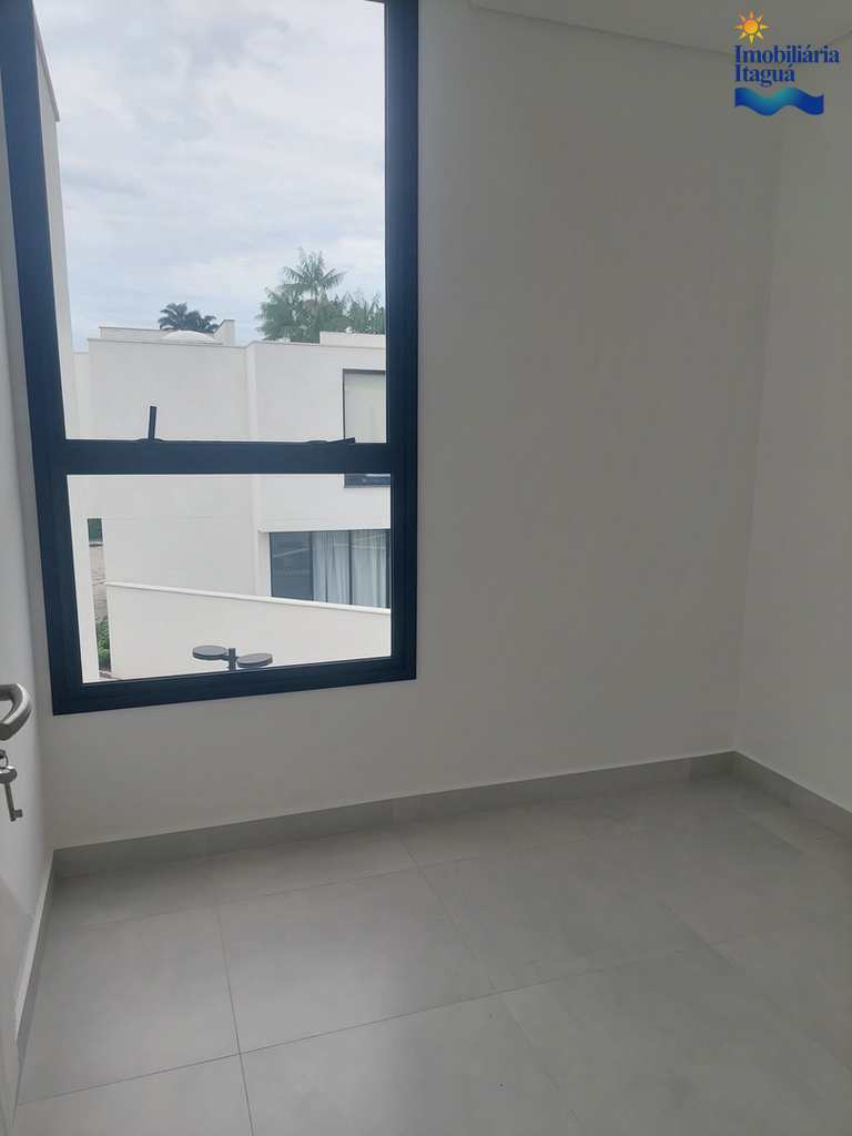 Casa em Ubatuba, no bairro Itagua