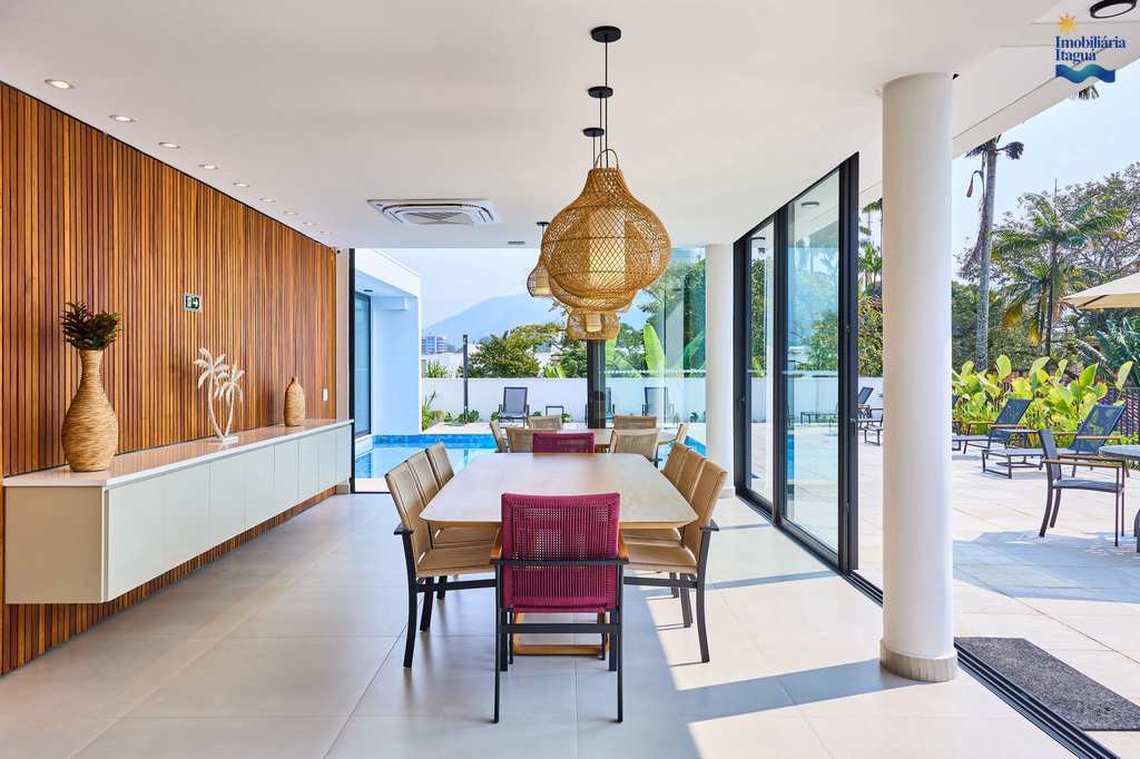 Casa em Ubatuba, no bairro Itagua