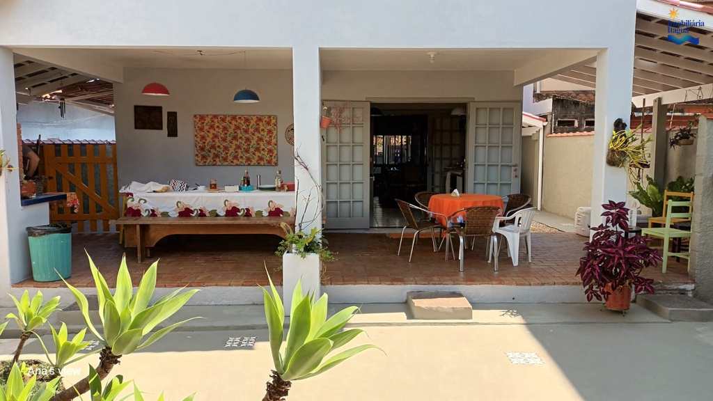 Casa em Ubatuba, no bairro Silop