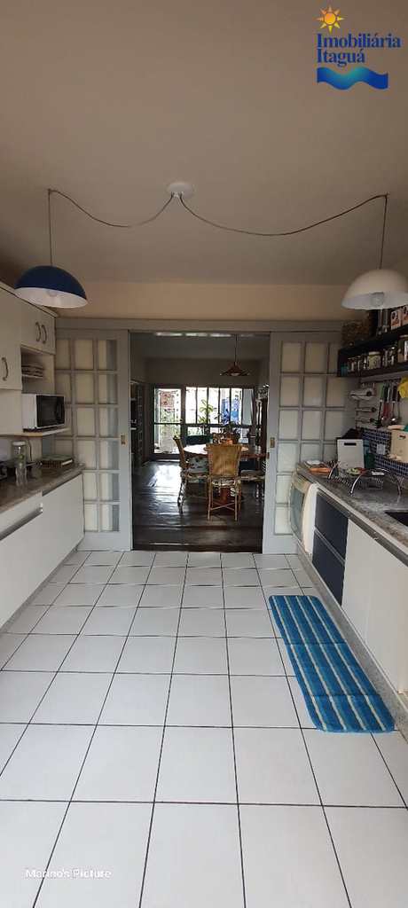 Casa em Ubatuba, no bairro Silop