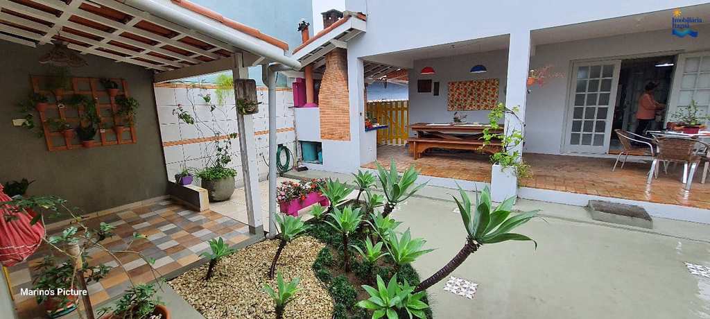 Casa em Ubatuba, no bairro Silop