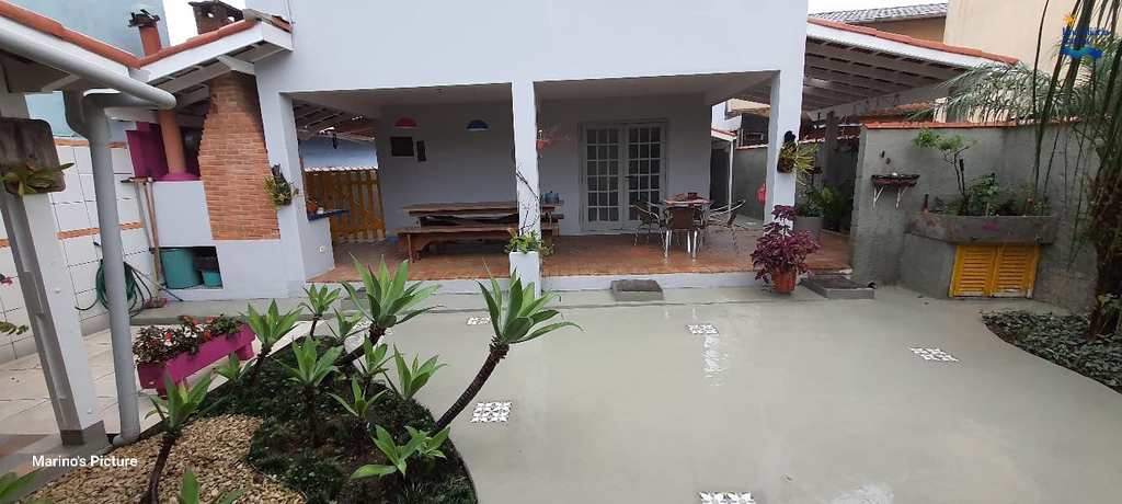Casa em Ubatuba, no bairro Silop