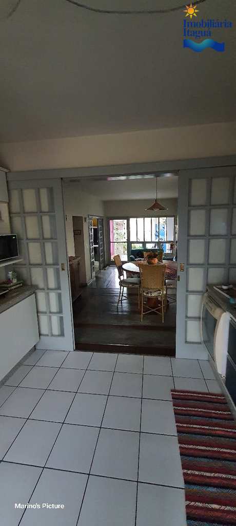 Casa em Ubatuba, no bairro Silop