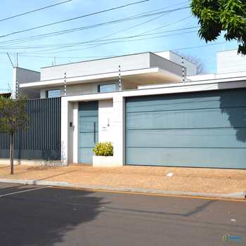 Casa em Ibiporã, bairro Centro