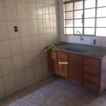 Casa em Embu-Guaçu, bairro Centro