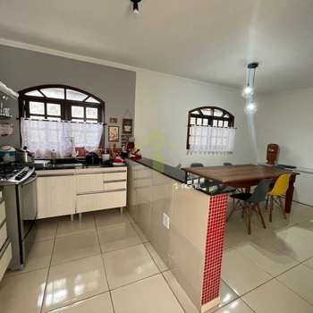 Casa em Embu-Guaçu, bairro Filipinho