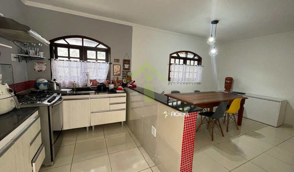 Casa em Embu-Guaçu, bairro Filipinho