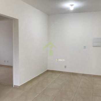 Apartamento em Embu-Guaçu, bairro Centro