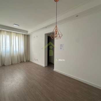 Apartamento em Embu-Guaçu, bairro Centro