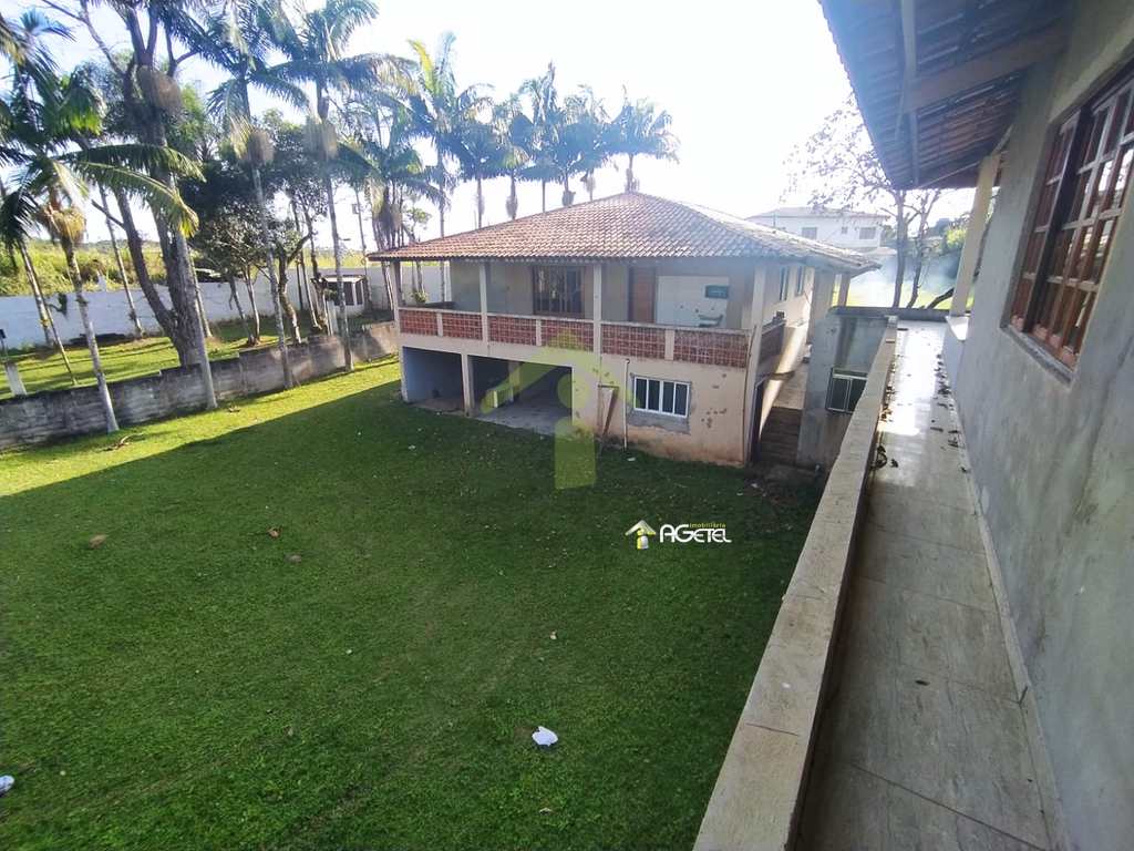 Chácara em Embu-Guaçu, no bairro Filipinho