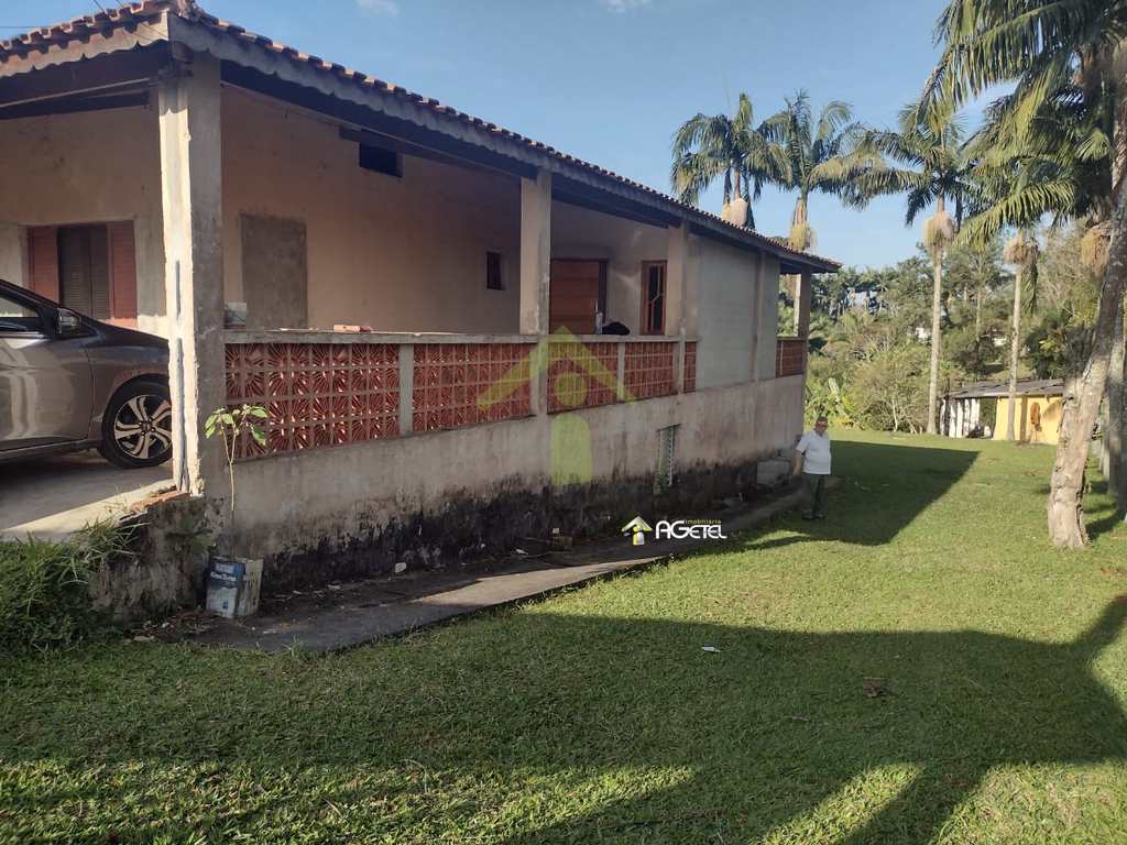 Chácara em Embu-Guaçu, no bairro Filipinho
