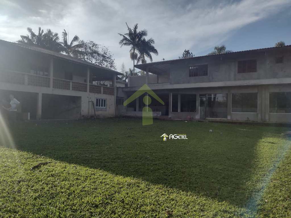 Chácara em Embu-Guaçu, no bairro Filipinho