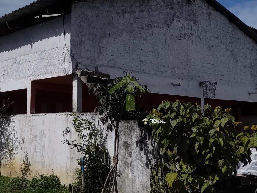Chácara em Embu-Guaçu, no bairro Granjinha
