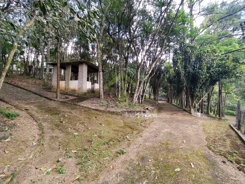 Sítio em Embu-Guaçu, no bairro Mina de Ouro