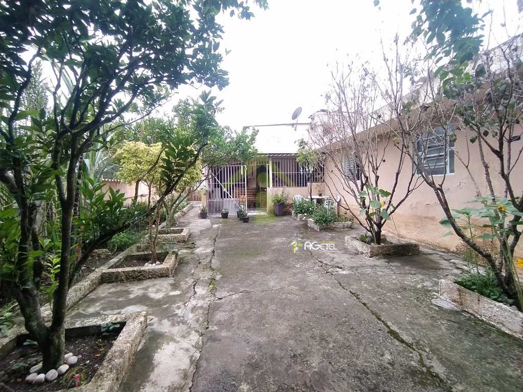 Casa em Embu-Guaçu, no bairro Parque Itararé