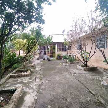 Casa em Embu-Guaçu, bairro Parque Itararé