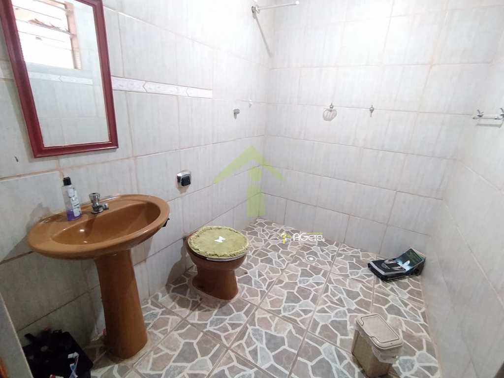 Casa em Embu-Guaçu, no bairro Parque Itararé