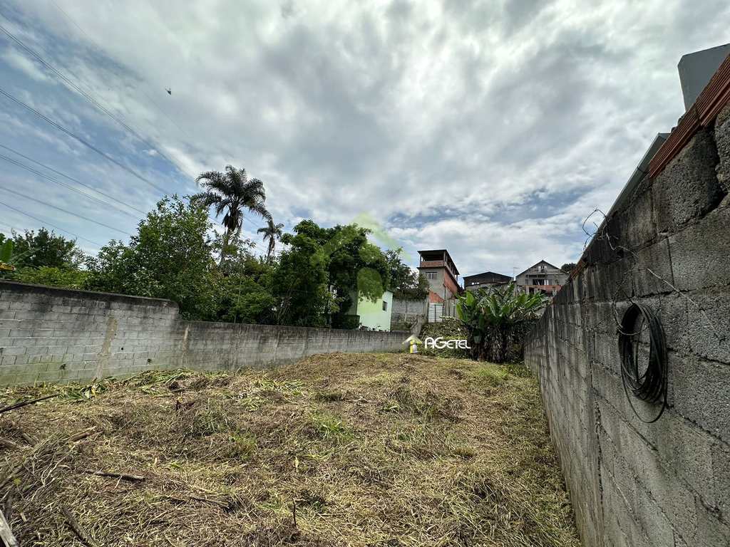 Terreno em Embu-Guaçu, no bairro Lagoa Grande