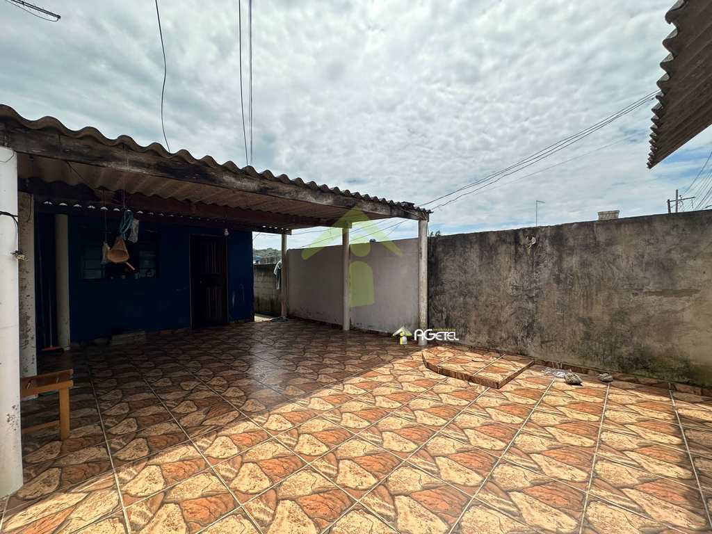 Casa em Embu-Guaçu, no bairro Granjinha