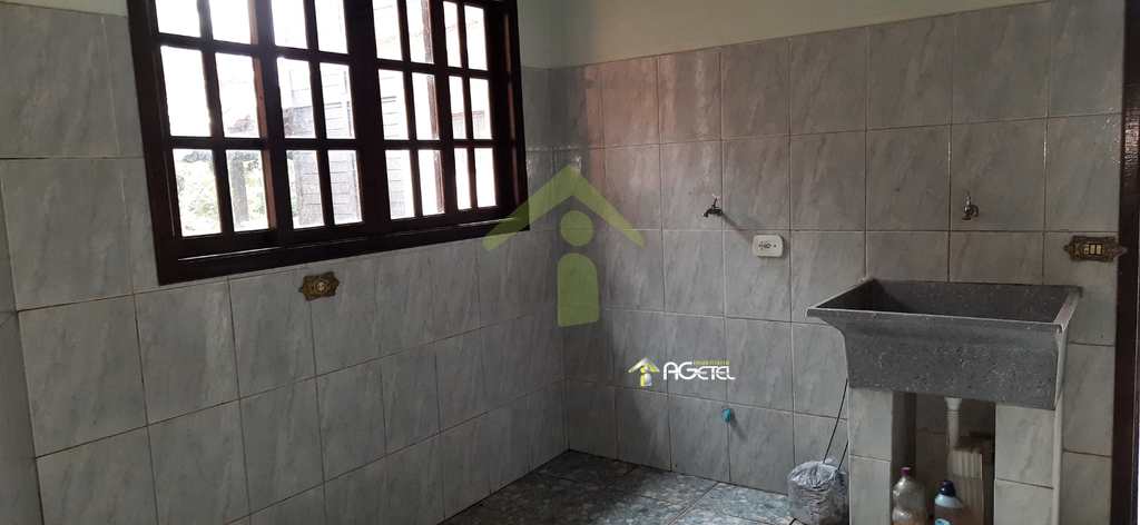 Sobrado em Embu-Guaçu, no bairro Cipó