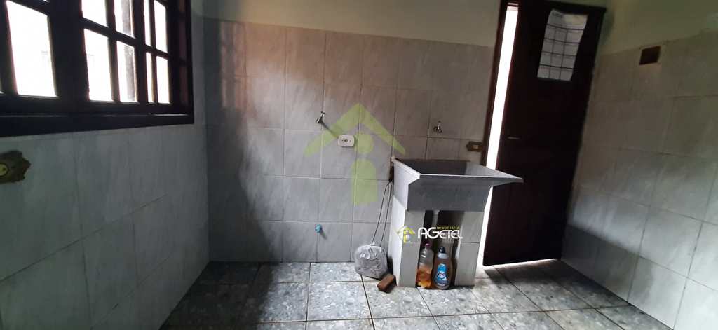 Sobrado em Embu-Guaçu, no bairro Cipó