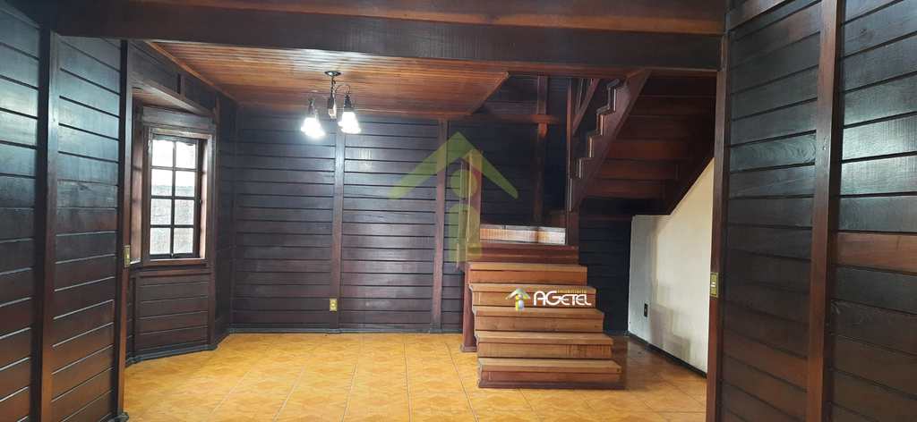 Sobrado em Embu-Guaçu, no bairro Cipó