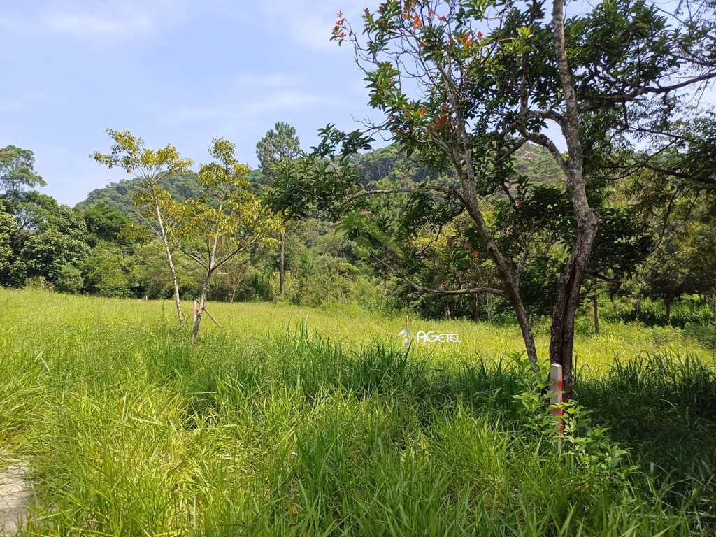 Terreno em Embu-Guaçu, no bairro Mombaça