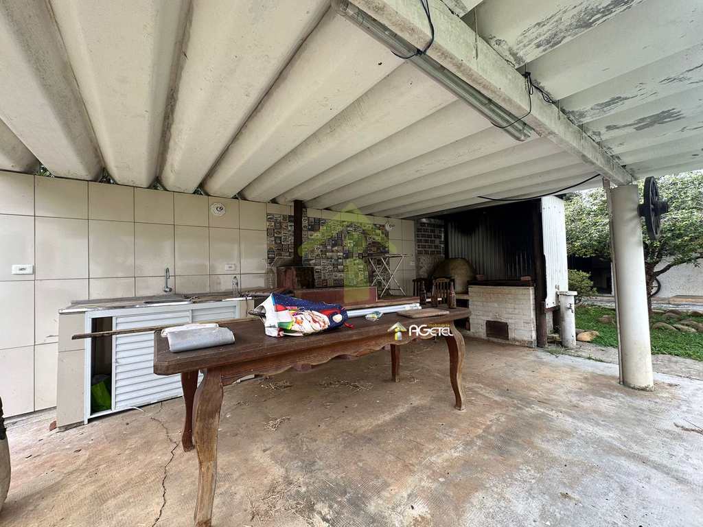 Chácara em Embu-Guaçu, no bairro Val Flor