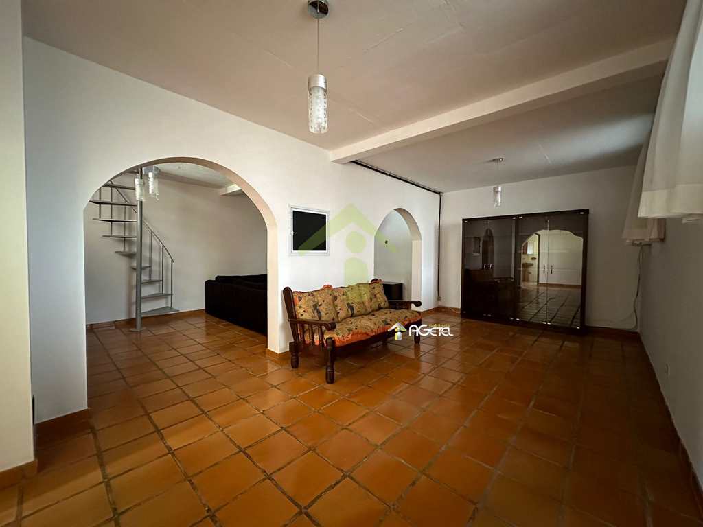 Chácara em Embu-Guaçu, no bairro Val Flor