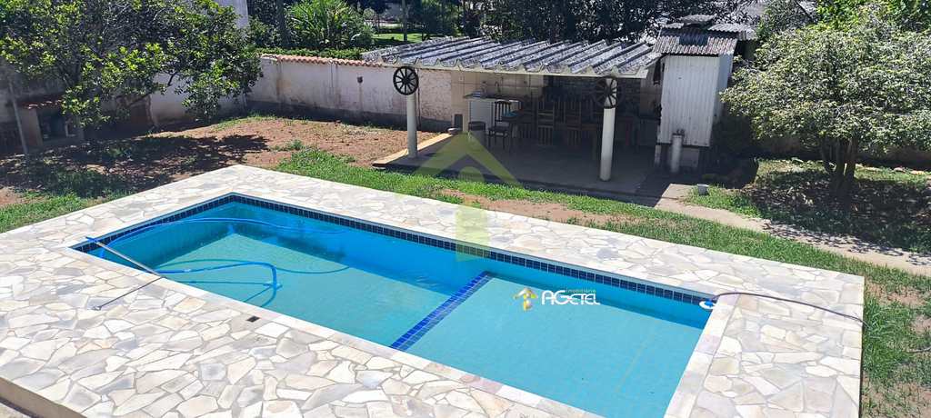 Chácara em Embu-Guaçu, no bairro Val Flor