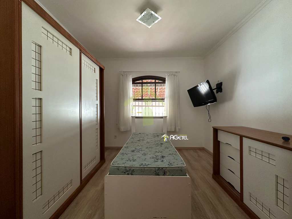 Chácara em Embu-Guaçu, no bairro Val Flor