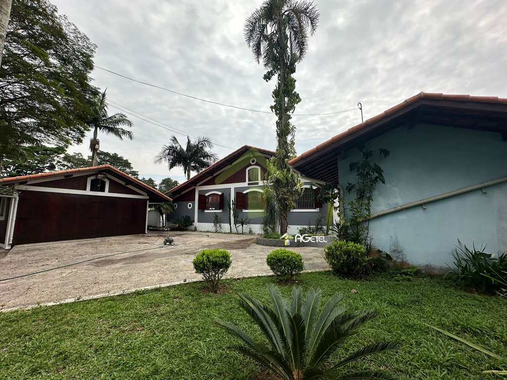 Chácara em Embu-Guaçu, no bairro Val Flor