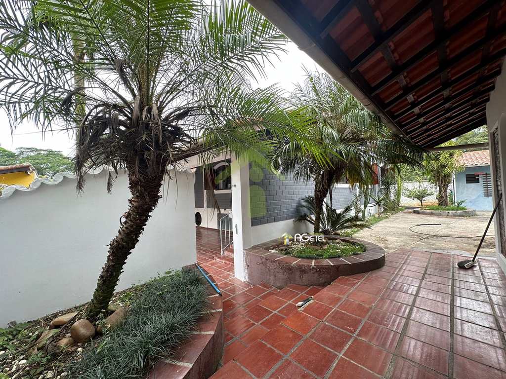 Chácara em Embu-Guaçu, no bairro Val Flor
