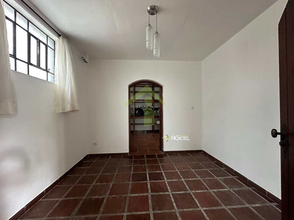 Chácara em Embu-Guaçu, no bairro Val Flor